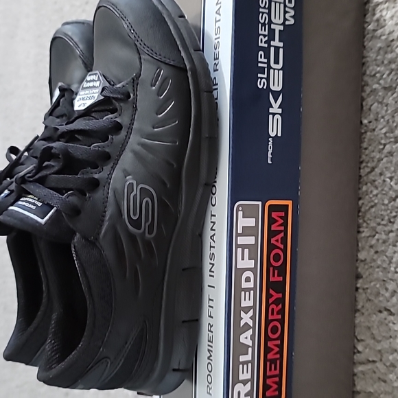 Black Relaxed Fit Memory Foam Skechers size 7..slip resistant - Picture 7 of 7